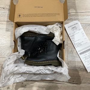 Kids dr. Martens boots